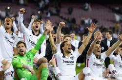 九游游戏埃因霍温豪取连胜备战德国杯西汉姆状态回暖备战意大利杯，现场解说直呼：阿森纳加时末段外线爆发的简单介绍