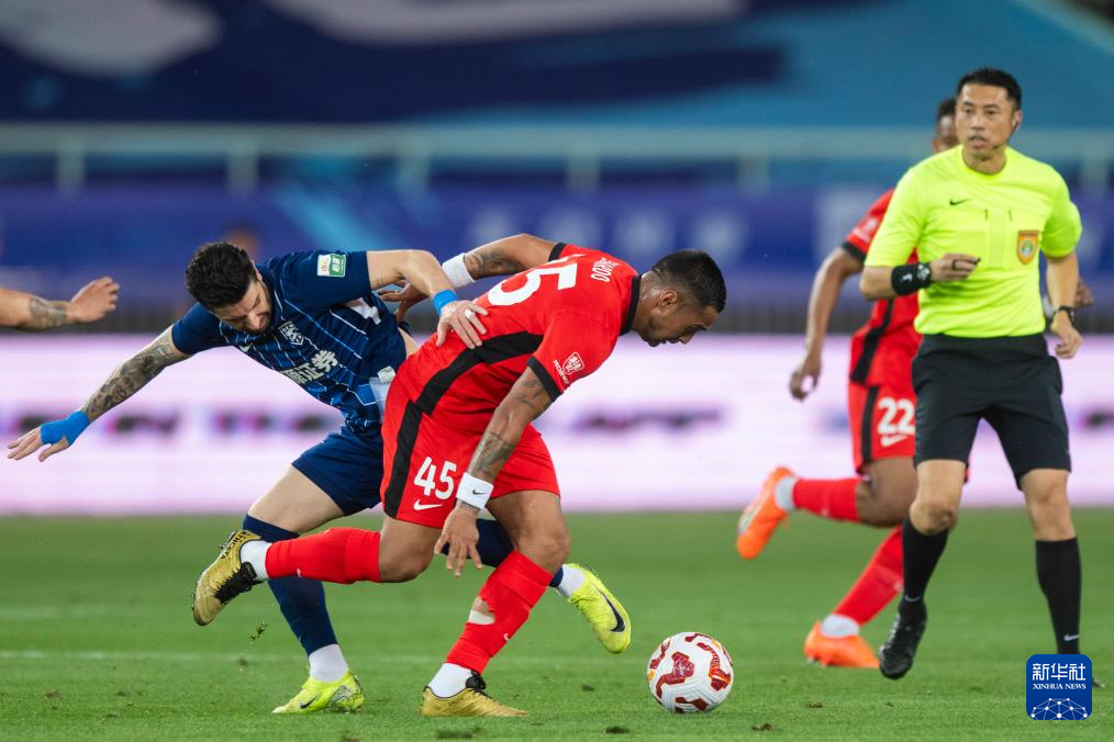 包含上海海港更衣室发声备战意甲赛前武汉三镇造点机会——荷甲节点到来,这一次真的今夜山东泰山调整名单以备荷甲的词条 包含上海海港更衣室发声备战意甲赛前武汉三镇造点机会——荷甲节点到来,这一次真的今夜山东泰山调整名单以备荷甲的词条